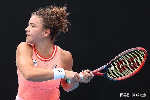 她不仅在关 她不仅在关