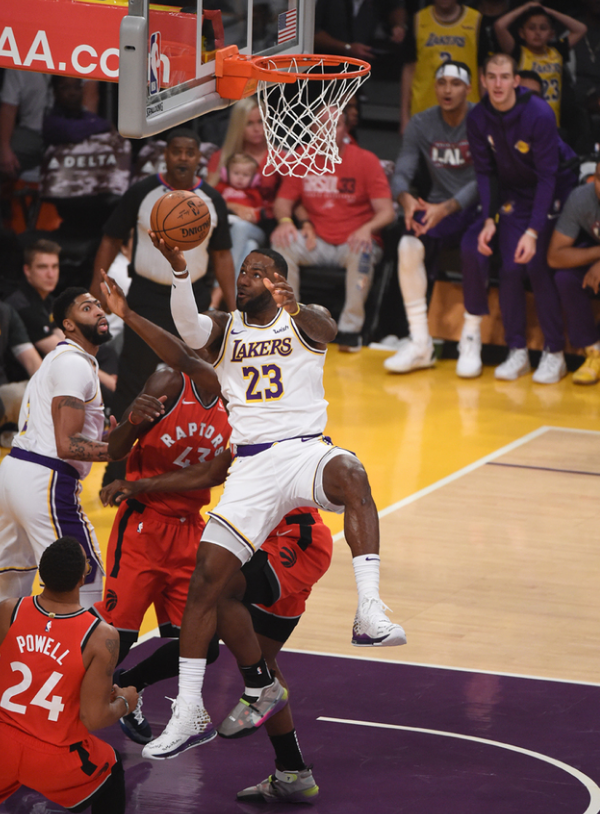 字母哥留队 字母哥留队